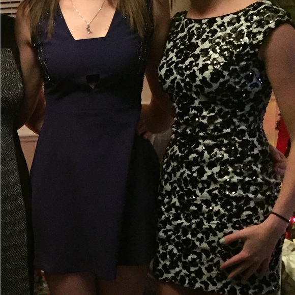 GUESS formal dress - size 4 - perfect condition - falls mid-thigh - Picture 6 of 6